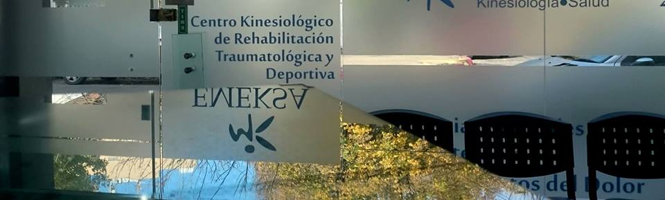 Fachada del consultorio Emeksa, vista desde la calle
